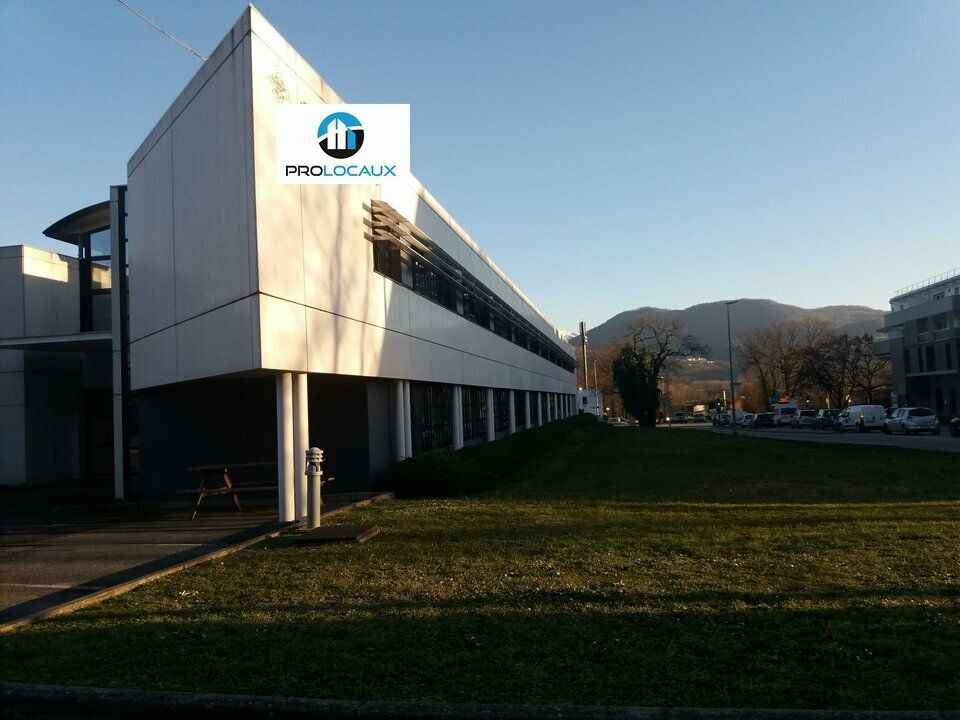 Immeuble de bureaux indépendant 2044 m² et 64 places de parking situé à Meylan secteur Inovallée