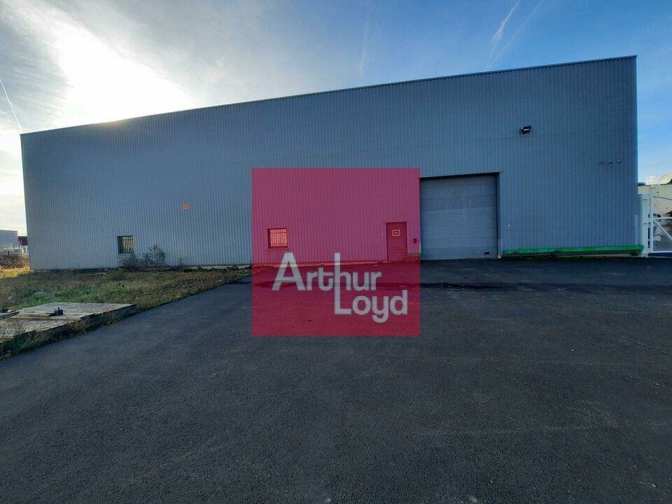 Location entrepot 900 m² non divisibles