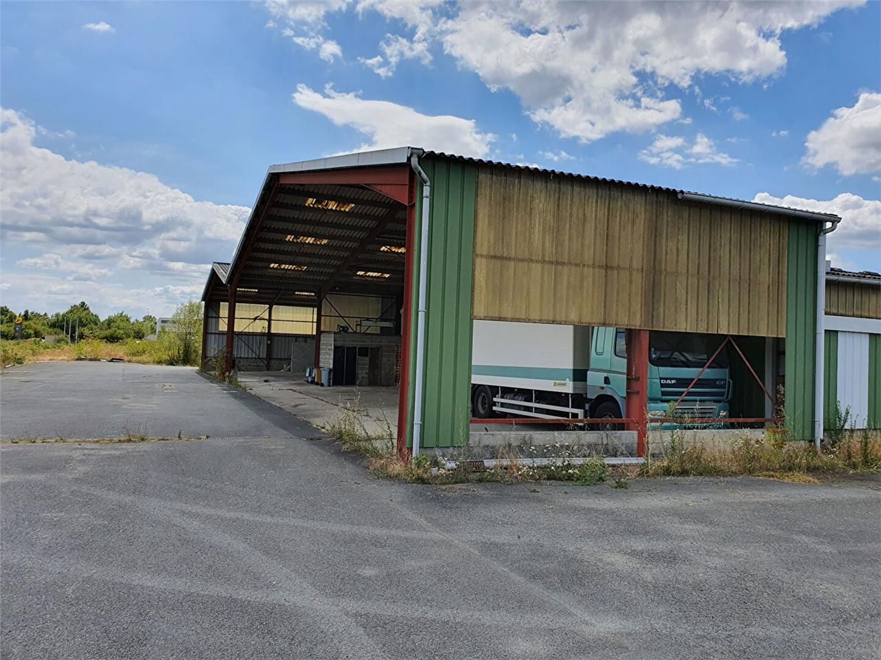 Location local 2187.00 m² à COUTRAS