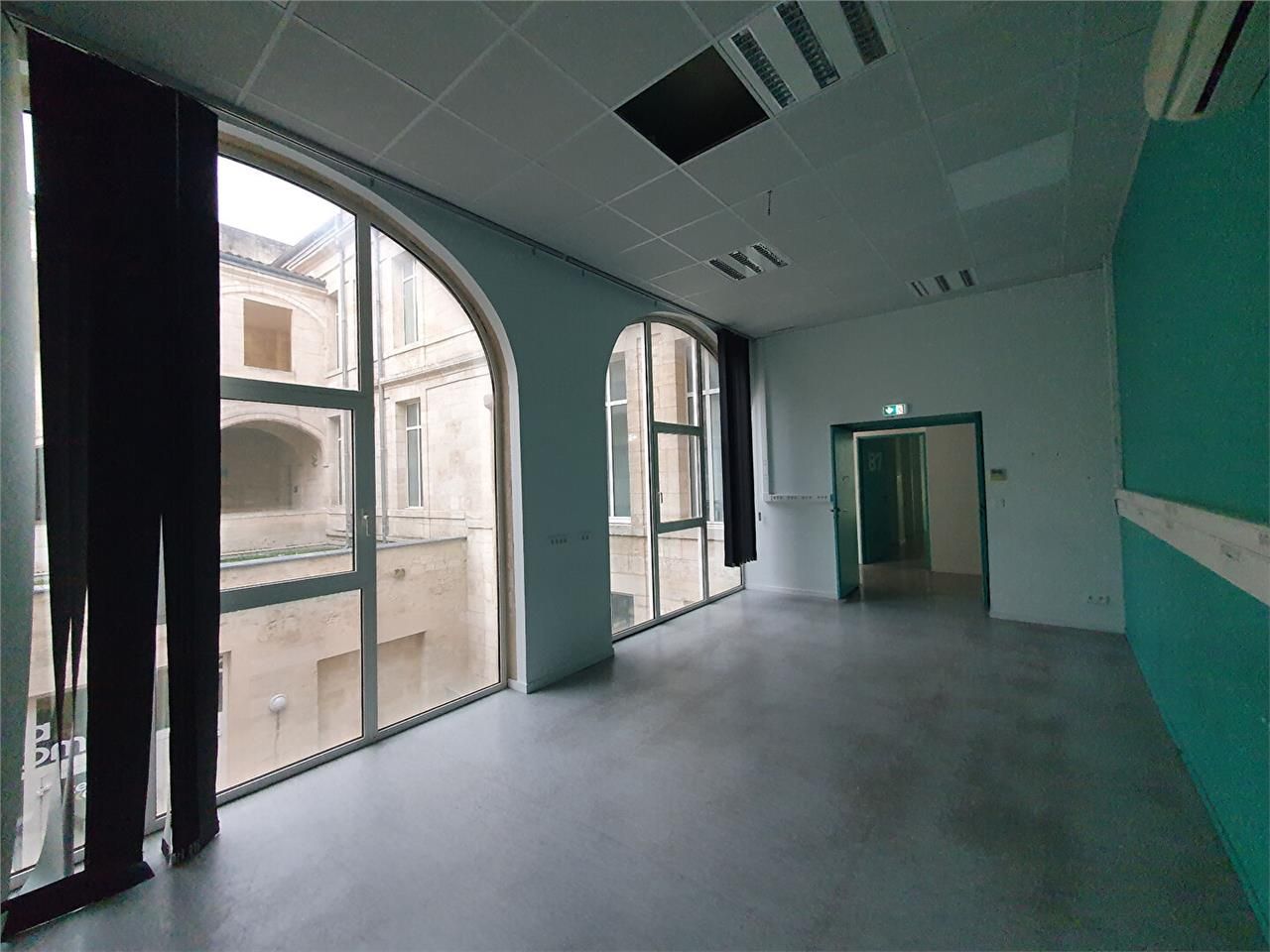Location bureaux 142.00 m² à BORDEAUX