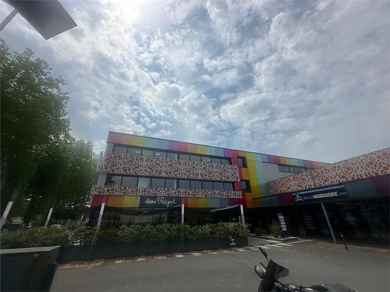 Vente bureaux 185.00 m² à SAINTE EULALIE