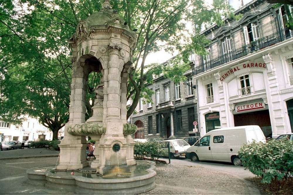 Vente local commercial 80.00 m² à BORDEAUX