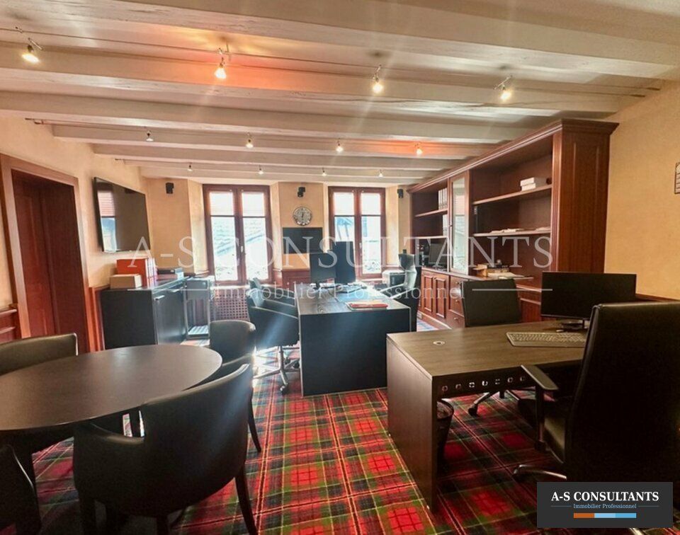 A LOUER, magnifique bureau de caractère centre-ville Annecy (74000) - 60 m² environ - Idéal profession libérale, cabinet de conseil, parkings à proximité.