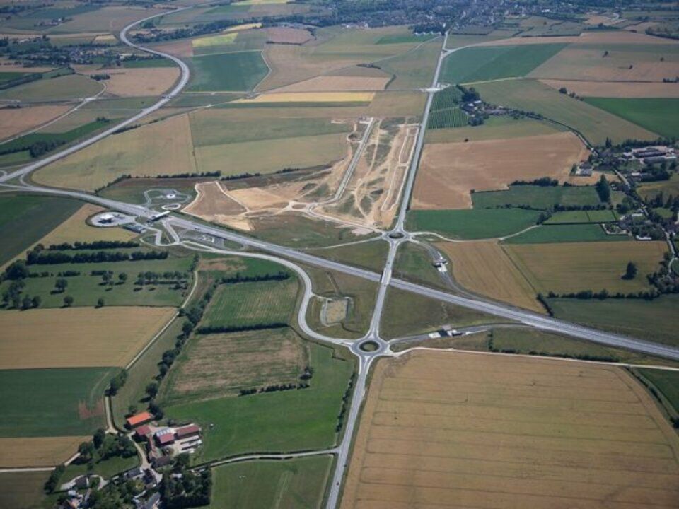 Vente terrain 593844 m² non divisibles