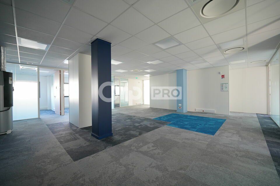 BUREAUX A LOUER - 1 229 m² - SAINT PRIEST