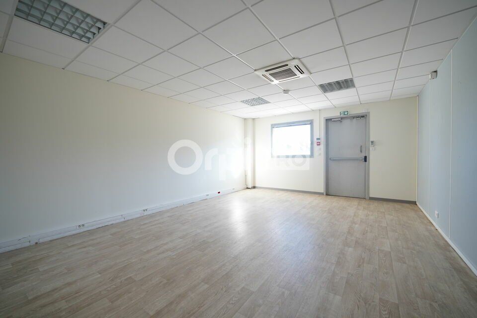 BUREAUX A LOUER - 1 730 m² - SAINT PRIEST