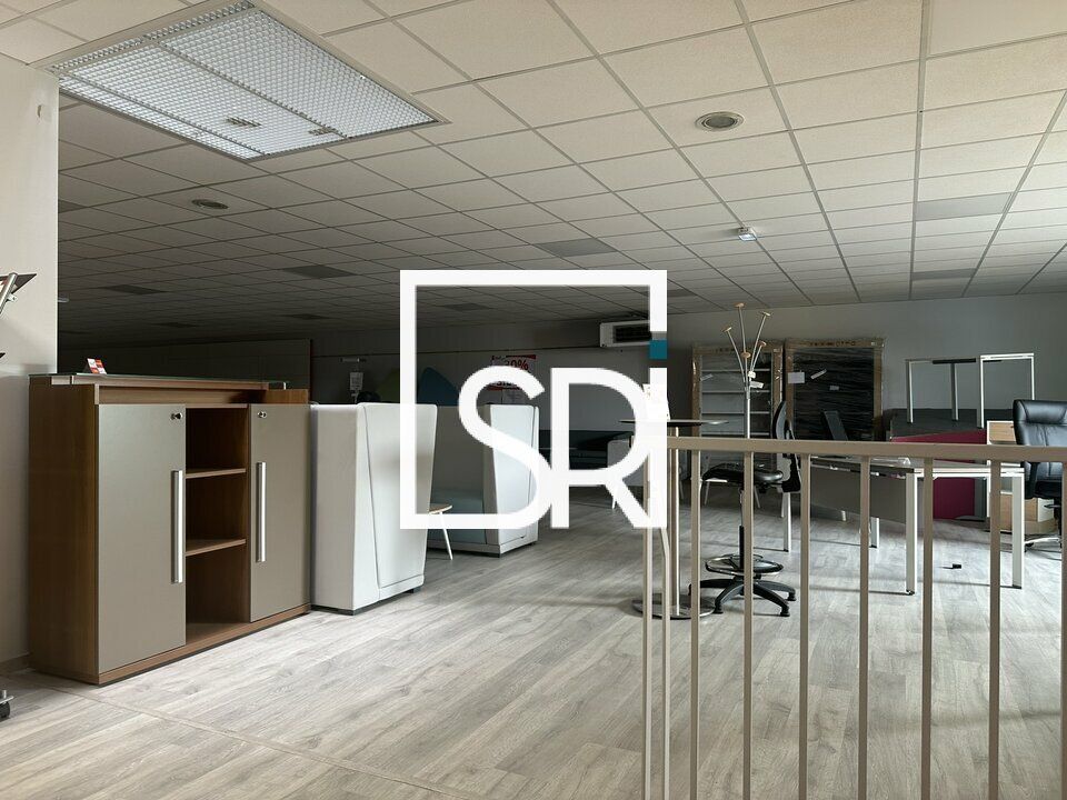 Location local commercial 800 m² non divisibles