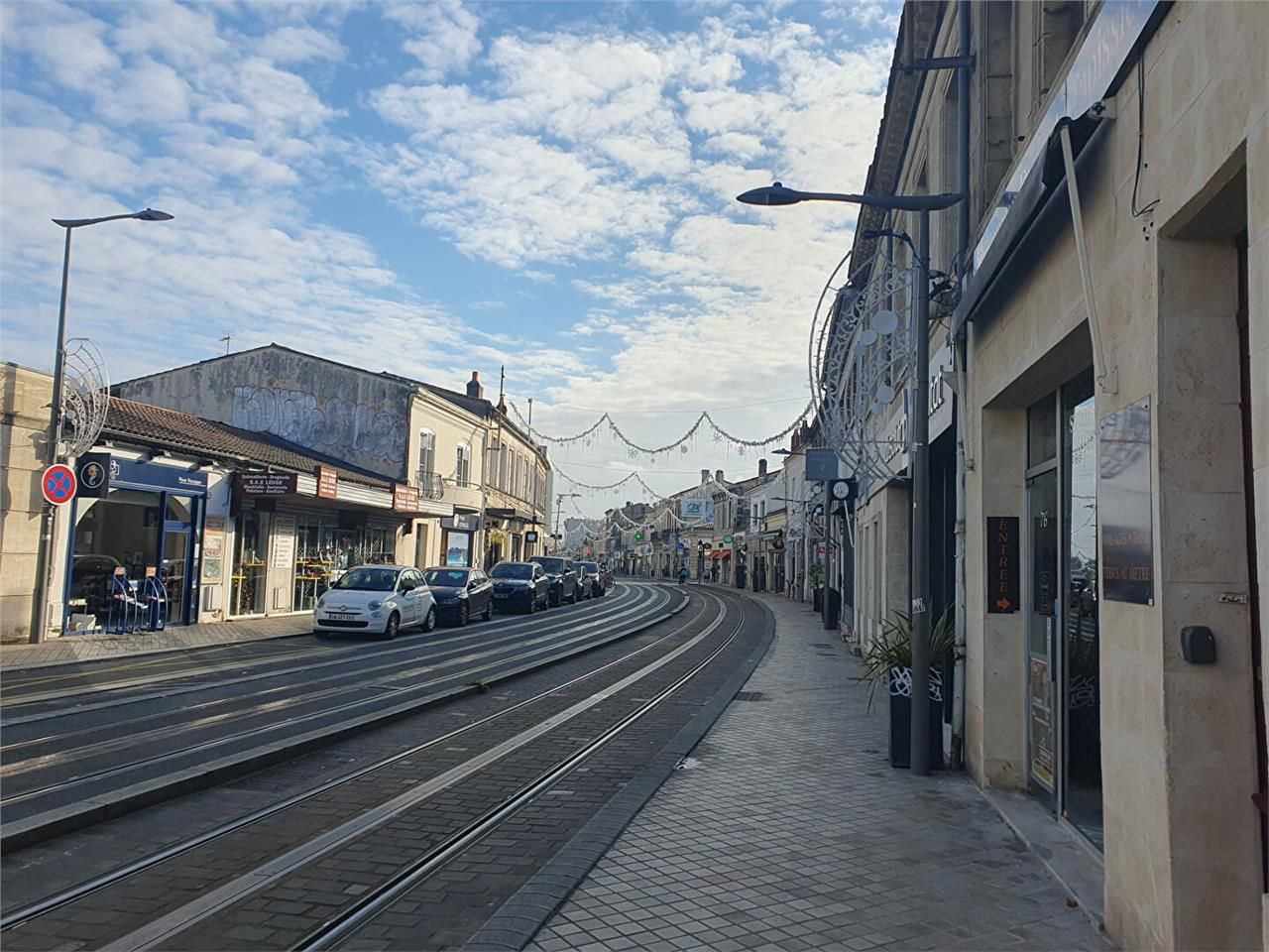 Location local commercial 406.00 m² à LE BOUSCAT