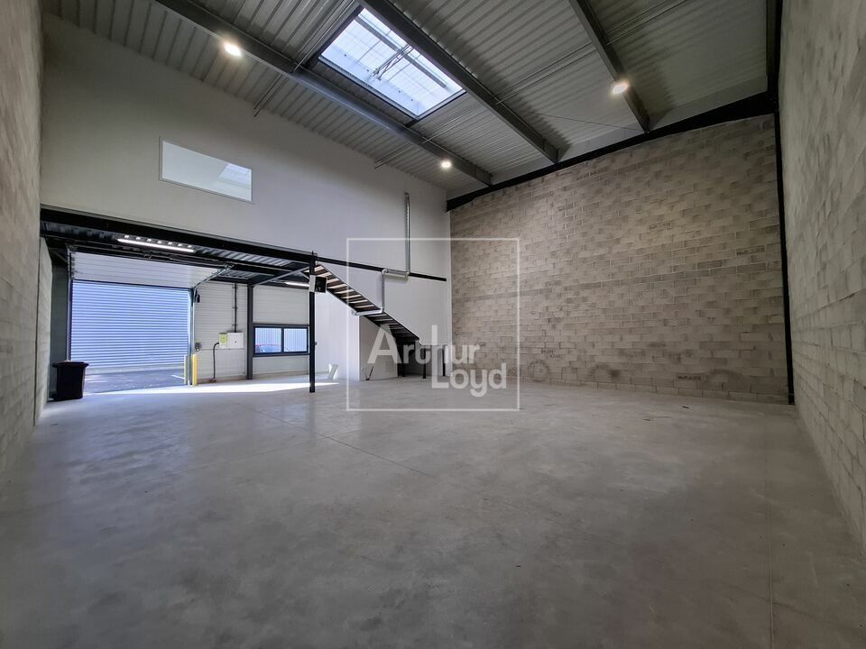 Location local d''activites 229 m² non divisibles