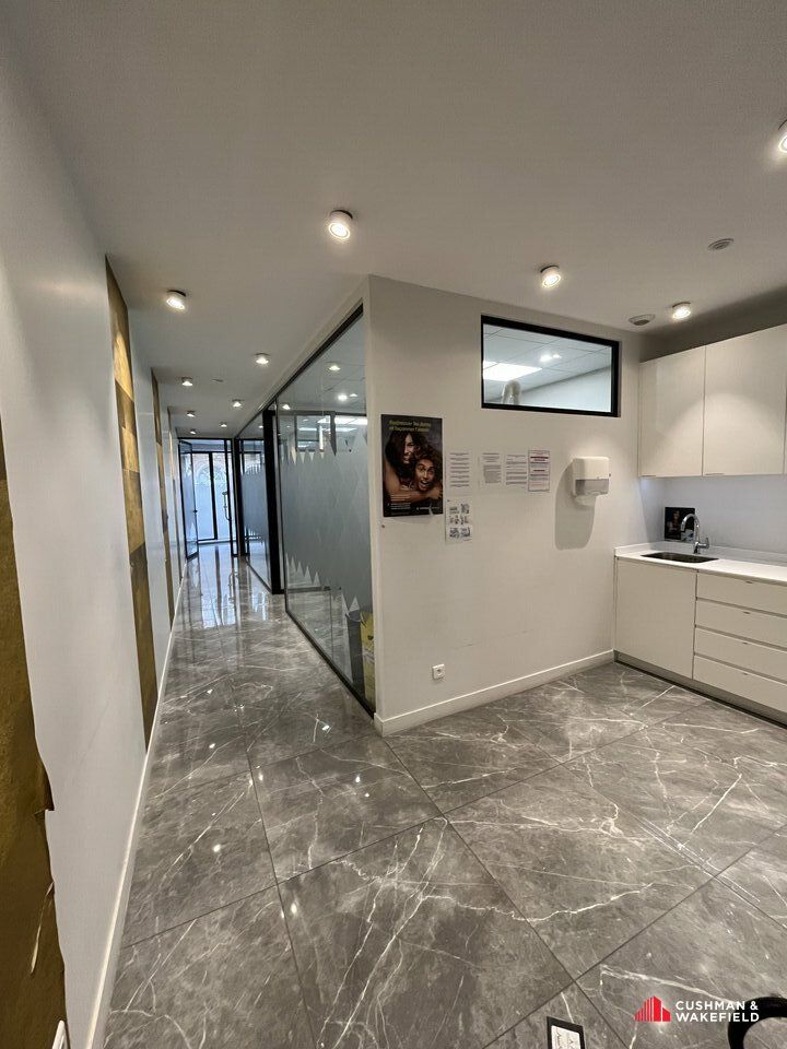 LOCAL COMMERCIAL- RUE SAINTE CATHERINE 