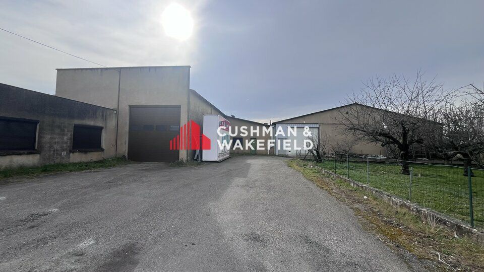 LOCAUX D'ACTIVITES A VENDRE