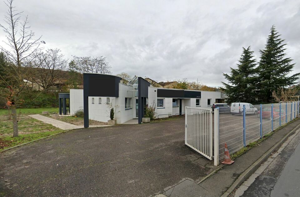 Location local d''activites 302 m² non divisibles