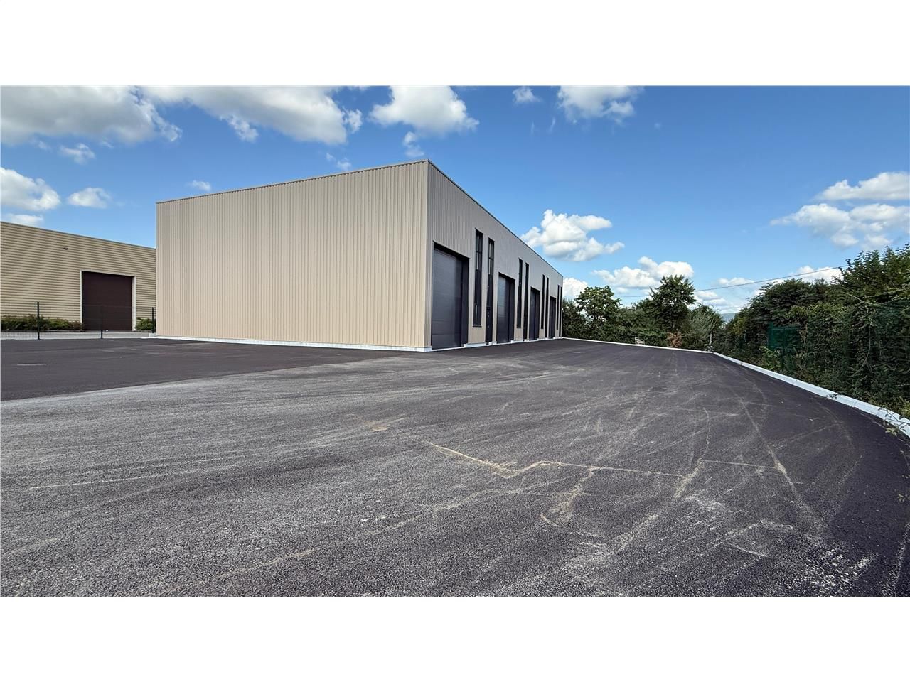 Location entrepots 292 m² non divisibles