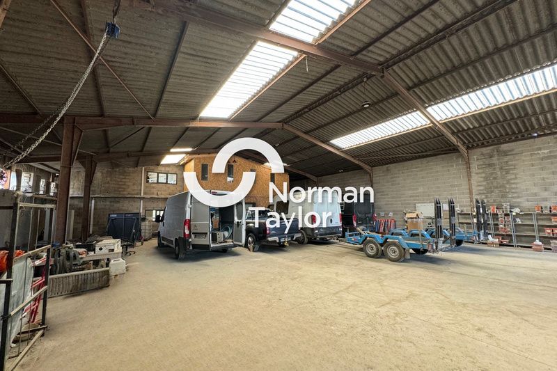 Location local d''activites 680 m² non divisibles