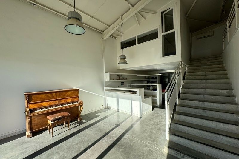Local mixte de 680 m² à location - Lunel