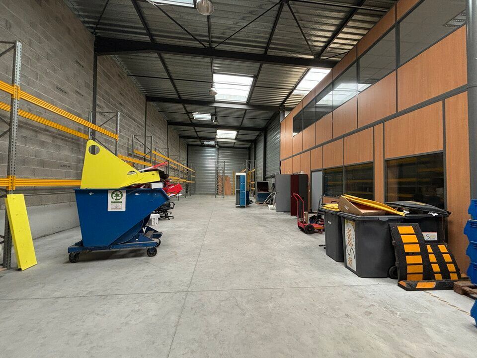 À Louer – Local d'Activités de 420 m² – Chaponost – Parc d'Activités