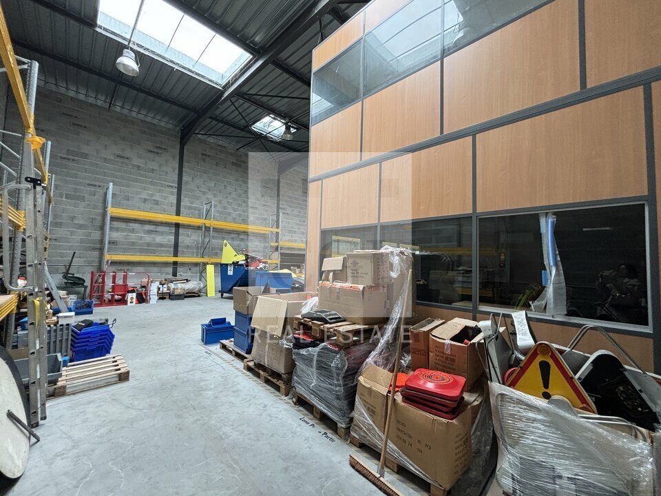 À Louer – Local d'Activités de 420 m² – Chaponost – Parc d'Activités