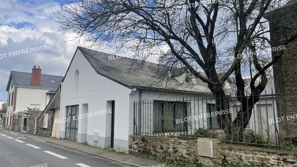 Location local commercial 135 m² non divisibles