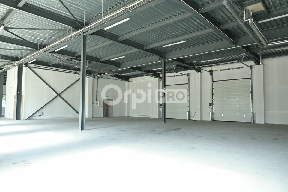Location local d''activites 686 m² divisibles à partir de 340 m²