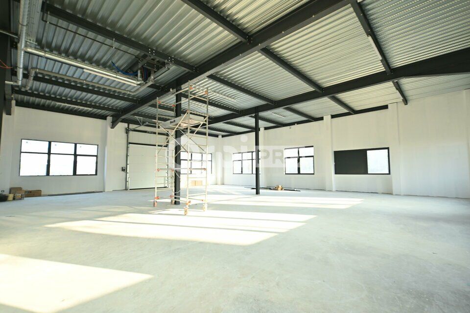 SURFACES D'ACTIVITE A LOUER - 2 608,75 m² DIVISIBLES - DARDILLY