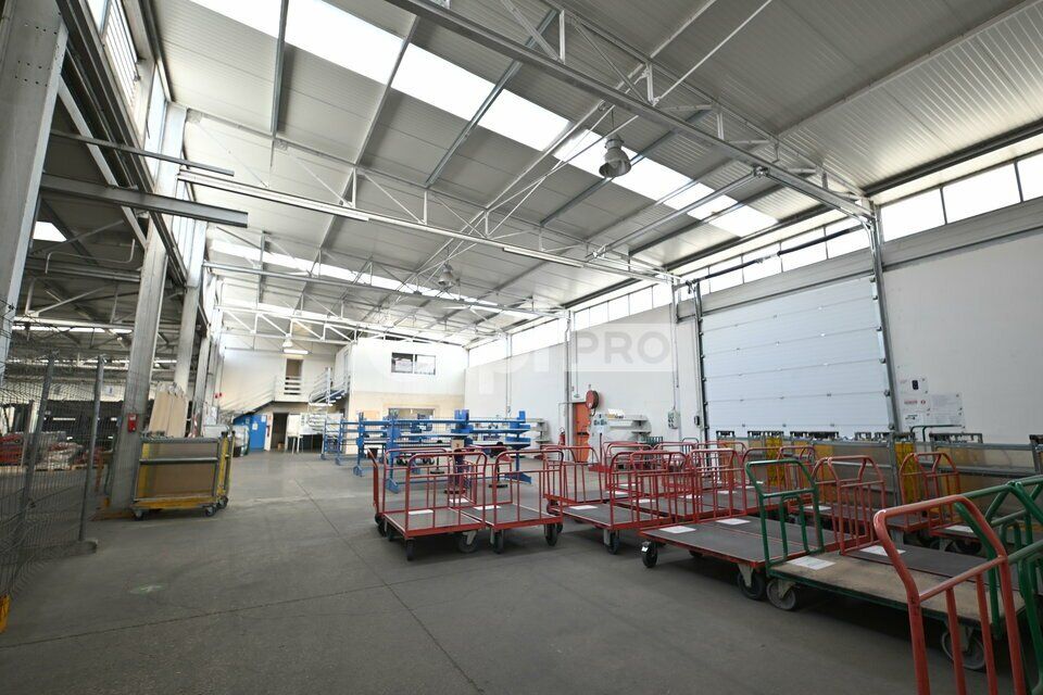 Location local d''activites 932.5 m² non divisibles