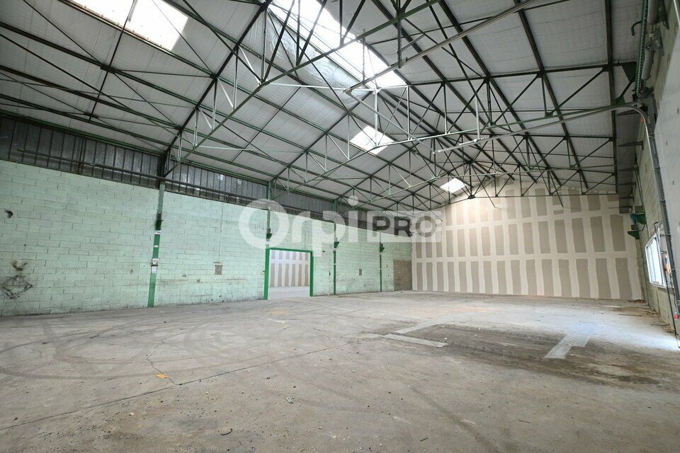 LOCAL D'ACTIVITE A LOUER - 666 m² - REYRIEUX