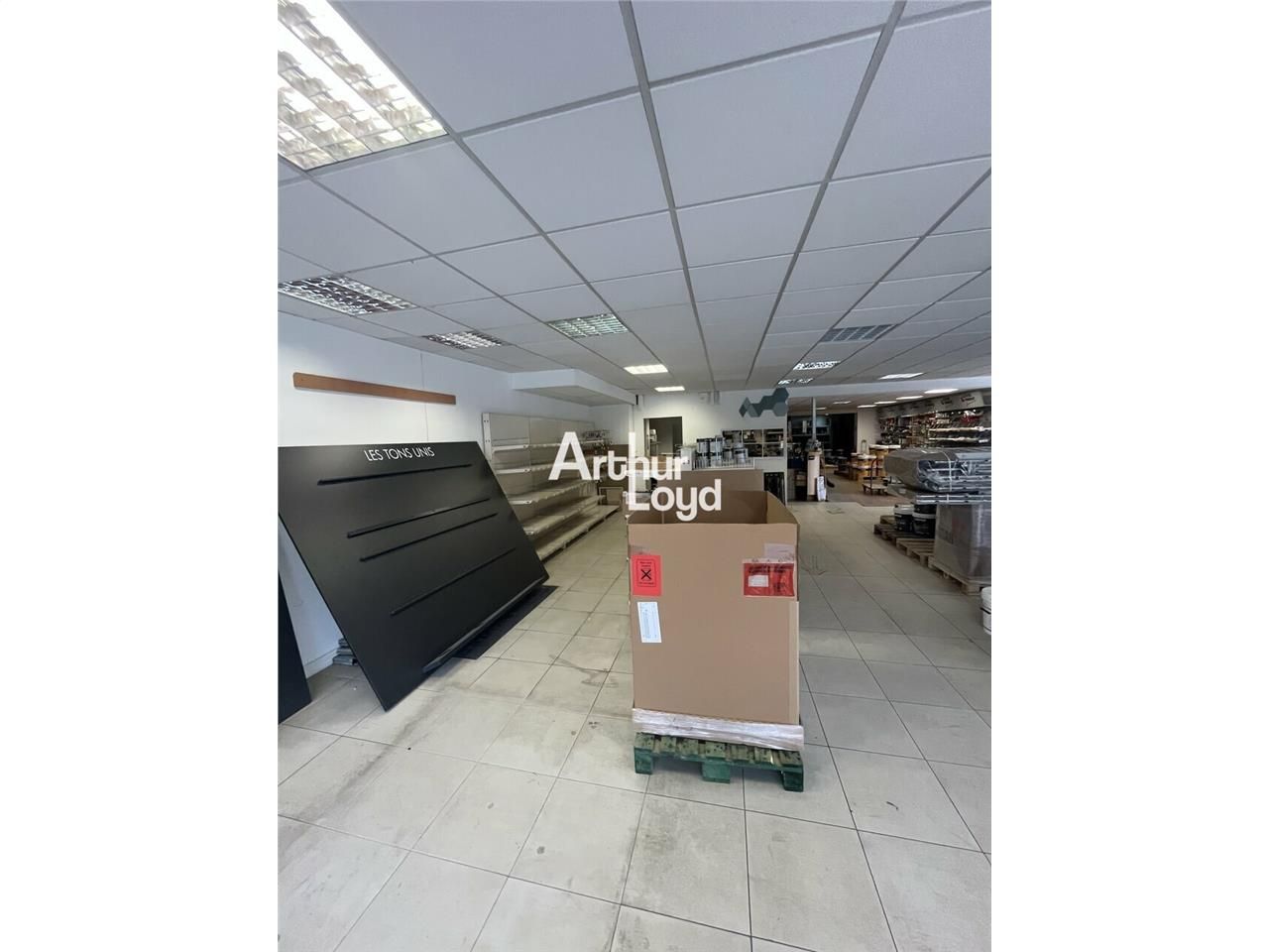 A louer local commercial 251 m² - Vallauris