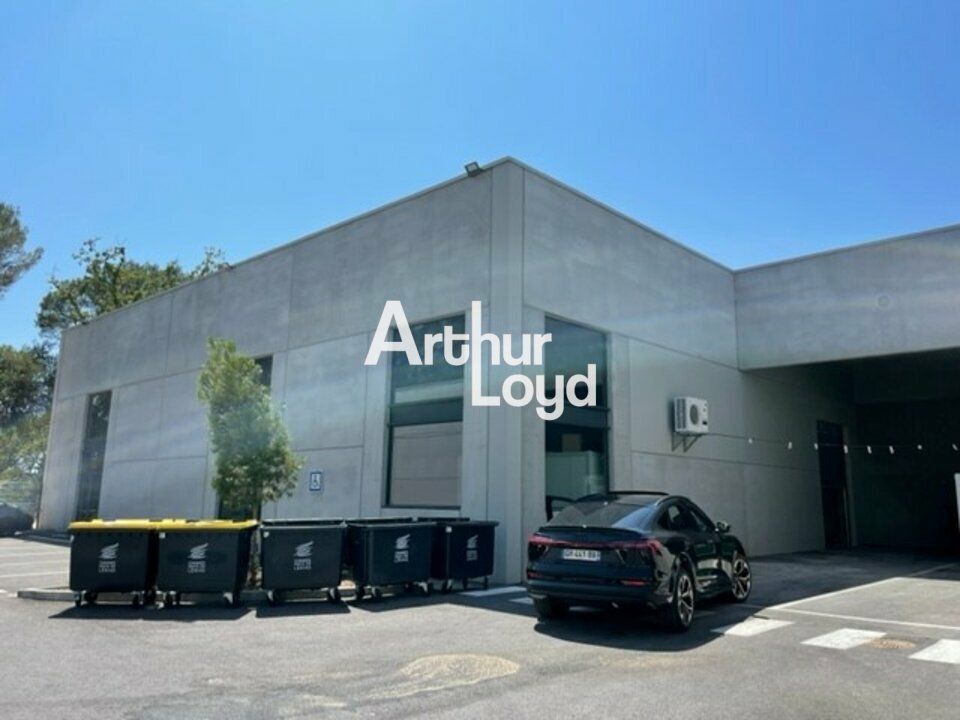 À louer Locaux d'activité récents 612 m² Mougins