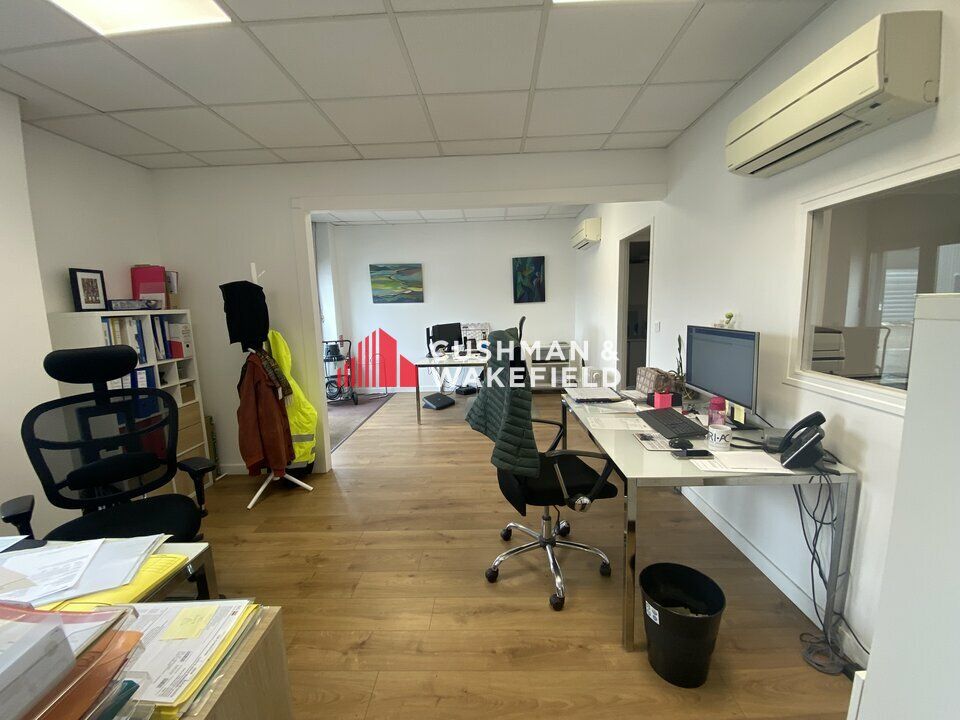 Location local d''activites 396 m² non divisibles