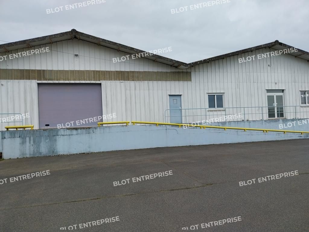 Location entrepôts 450 m² non divisibles