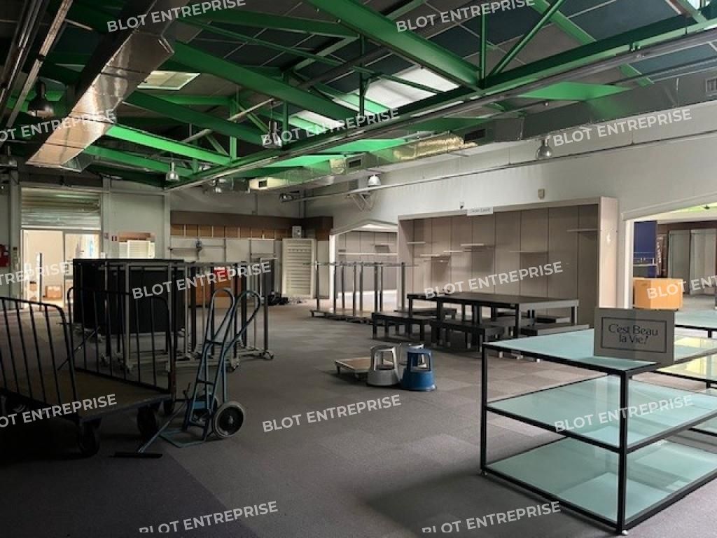 Location local commercial 1200 m² non divisibles