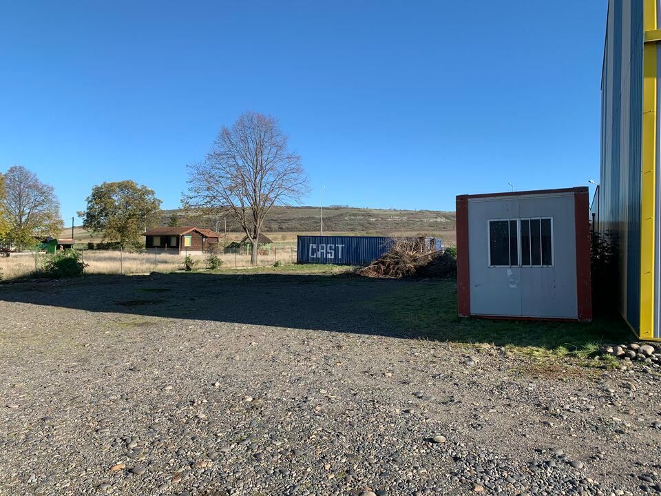 LOCATION – TERRAIN 1 700 M² – VISIBILITÉ COMMERCIALE ET ACCÈS INDÉPENDANT - 63800 COURNON D'AUVERGNE