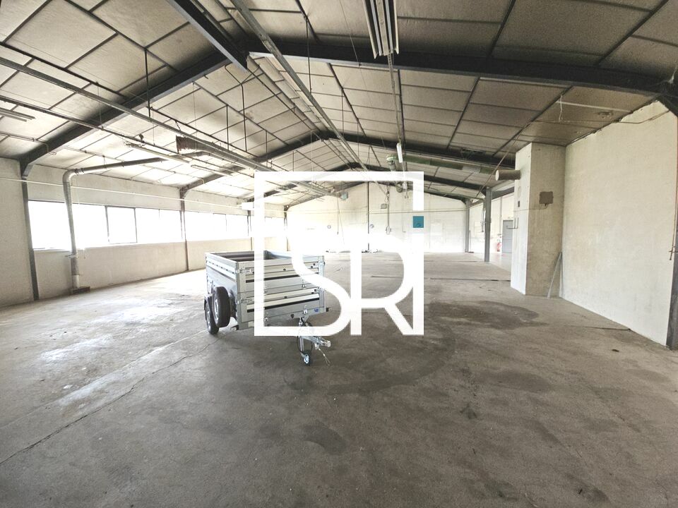 Location entrepot 1010 m² non divisibles