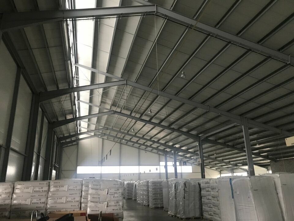 Location local d''activites 2600 m² divisibles à partir de 500 m²