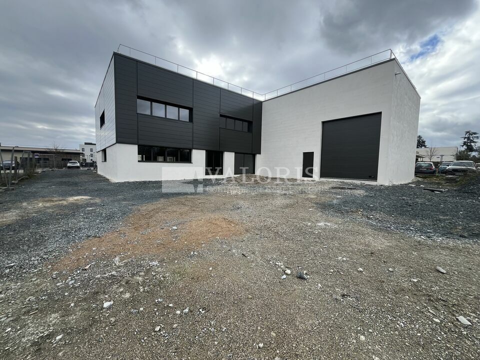 Location local d''activites 299 m² non divisibles