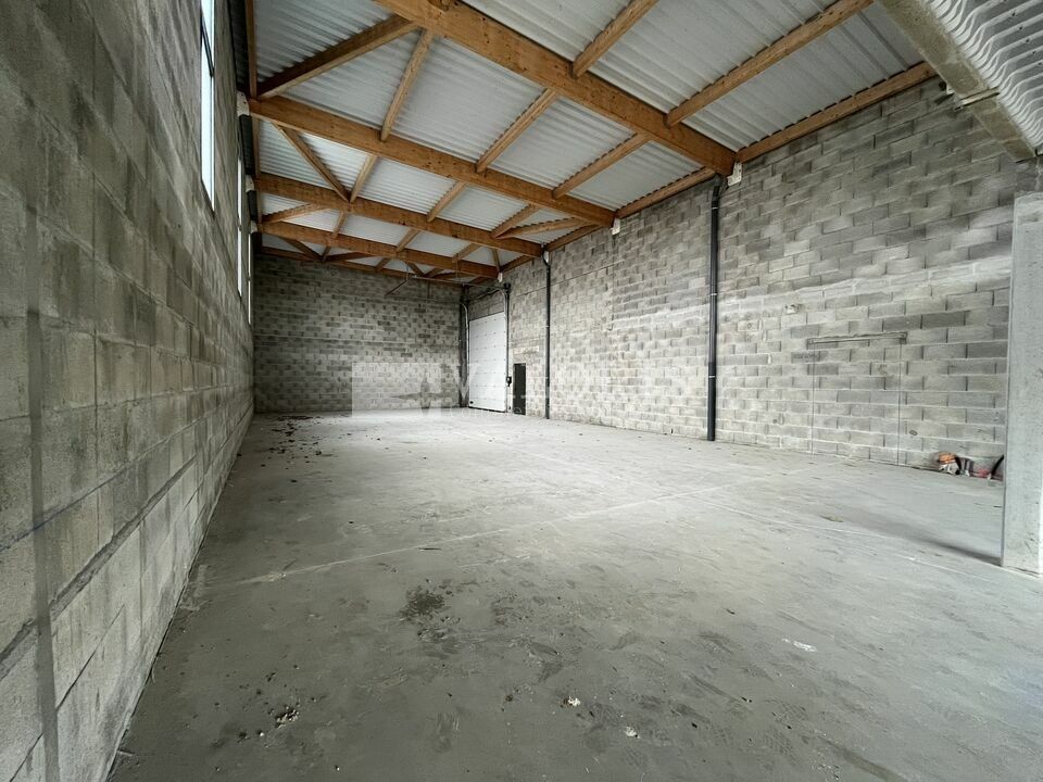 Valoris Real Estate vous propose un local d'activité avec mezzanine au sein d'un bâtiment situé dans la Zone d'Activité de Grande Croix sur la commune de Marcy l'Etoile.