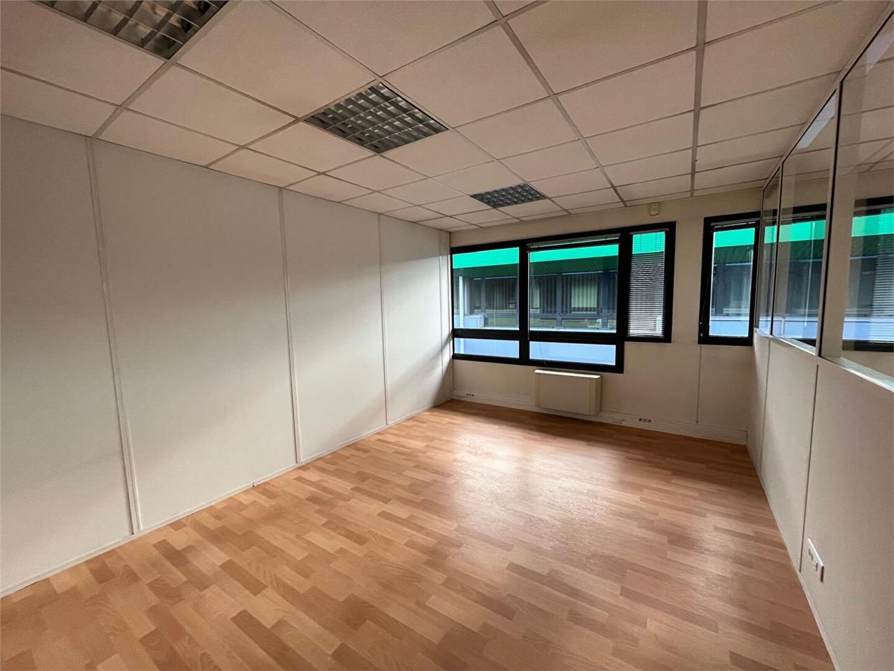 Location bureaux 275.00 m² à CANEJAN