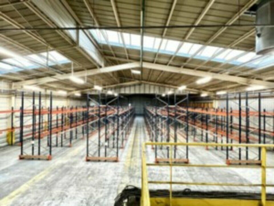 Location entrepot 1600 m² non divisibles