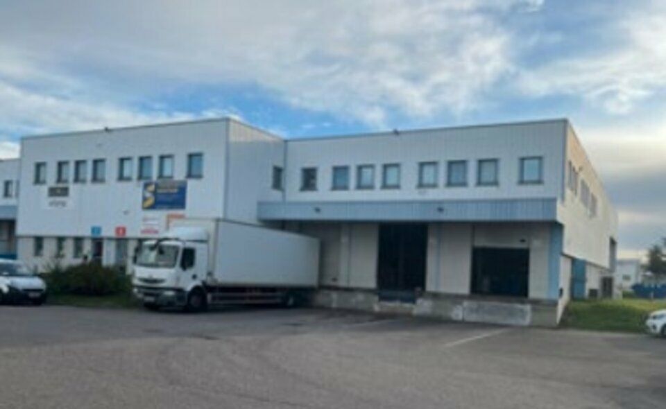 Location local d''activites 2228 m² divisibles à partir de 1092 m²