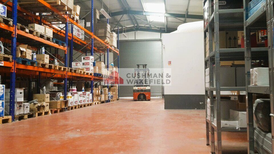 Location local d''activites 375 m² non divisibles