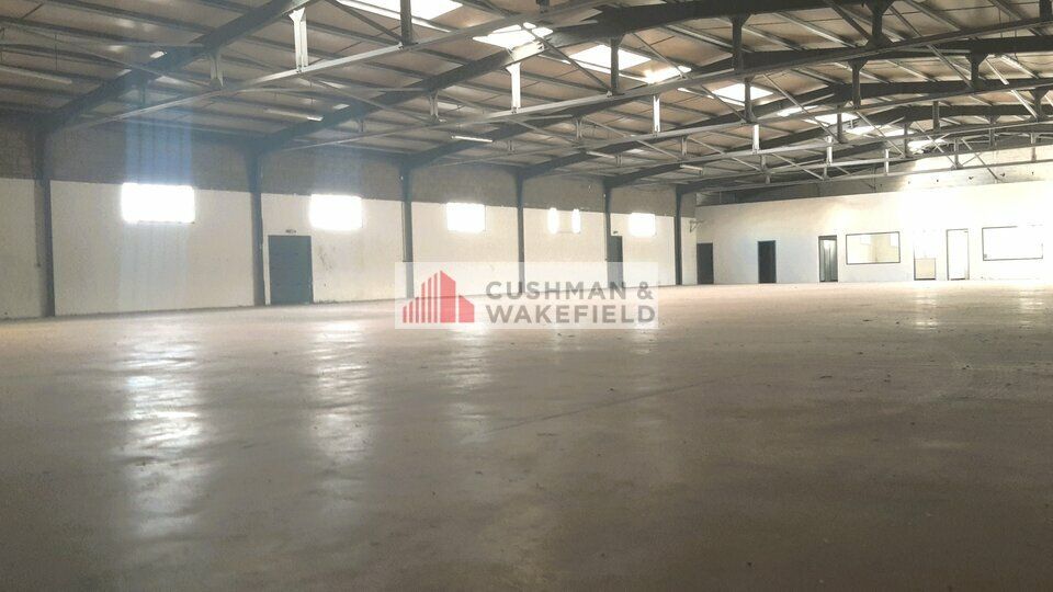 SAINT GILLES - LOCAUX D'ACTIVITES A LOUER