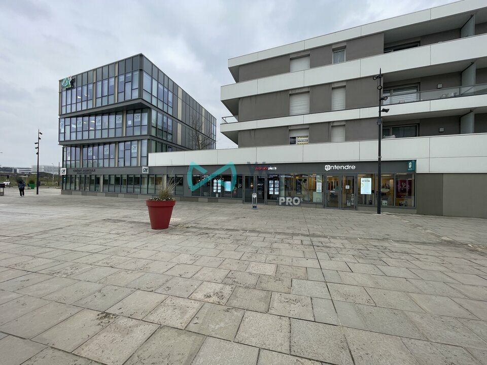 Location local commercial 133.4 m² non divisibles