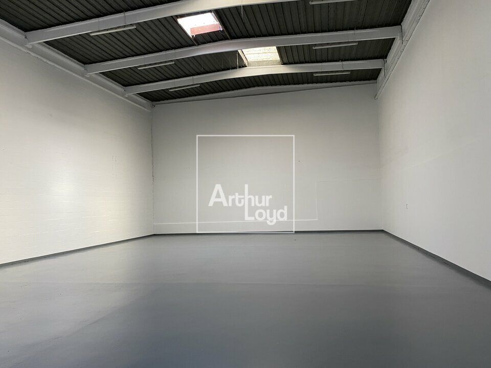 Location entrepot 818 m² divisibles à partir de 368 m²