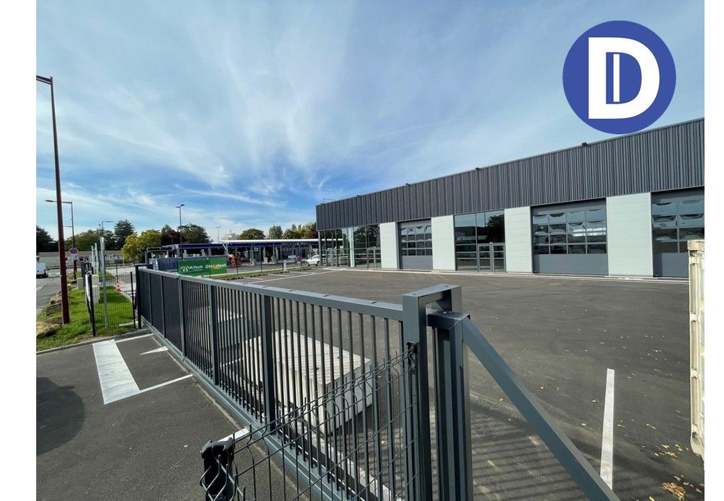 Location activites 913.00 m² non divisibles