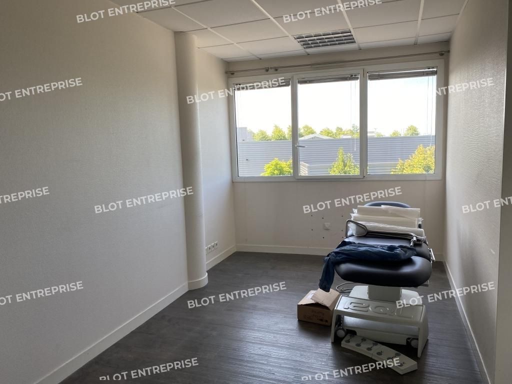 Location bureaux 14 m² non divisibles