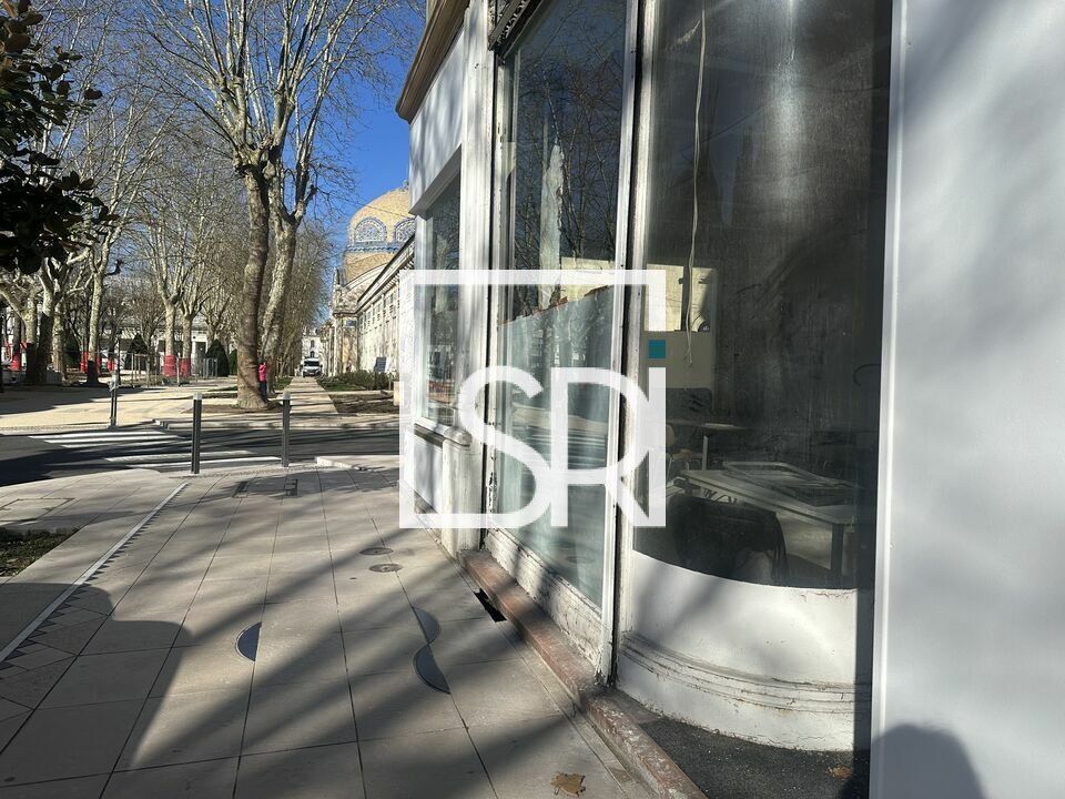 LOCATION LOCAL COMMERCIAL D'EXCEPTION DE 100 M²  - 9 RUE LUCAS - 03200 VICHY