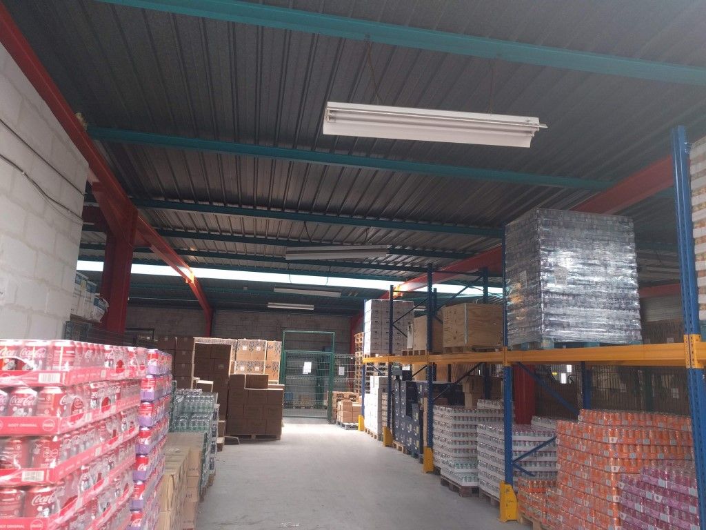 Location local d''activites 700 m² non divisibles