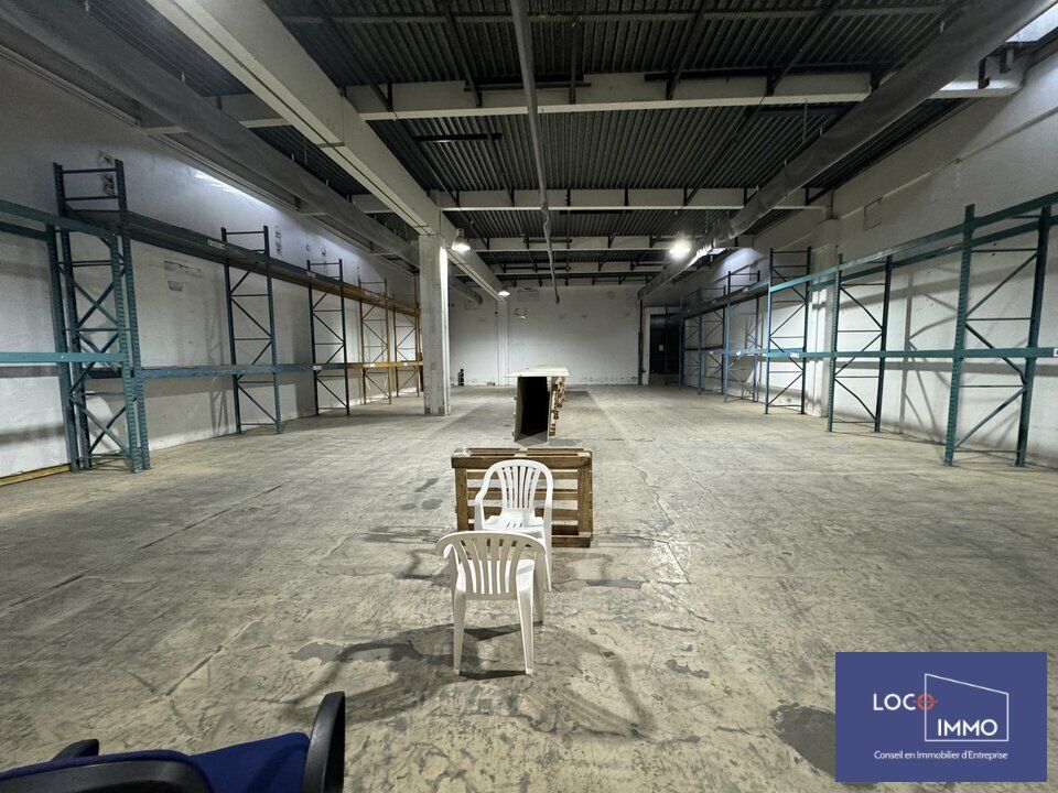 Location entrepot 378 m² non divisibles