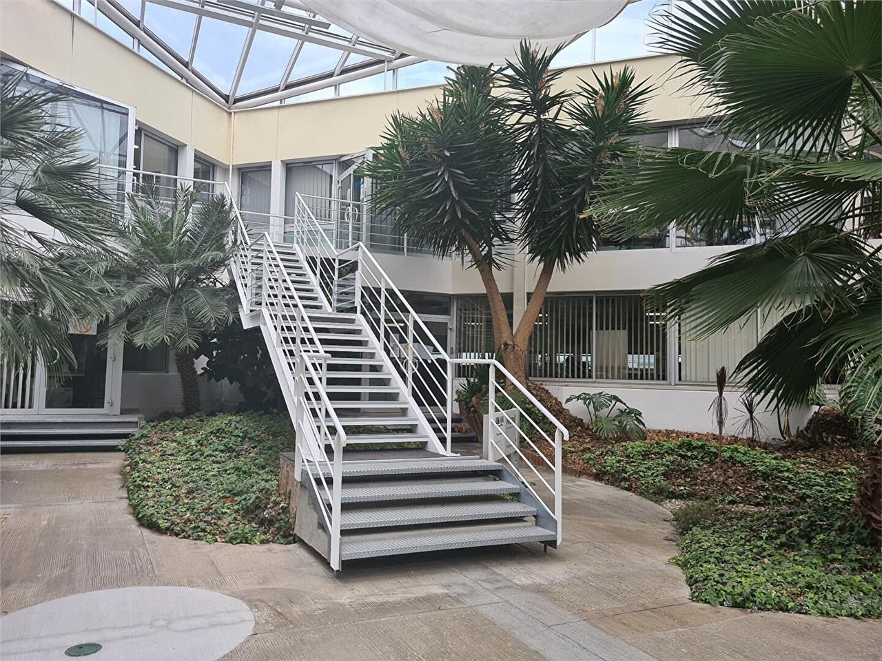 Location bureaux 1135.00 m² à BORDEAUX