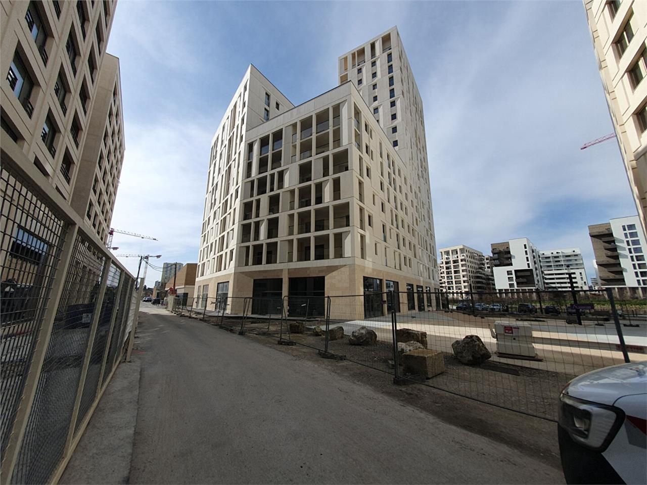 Location local commercial 120.00 m² à BORDEAUX